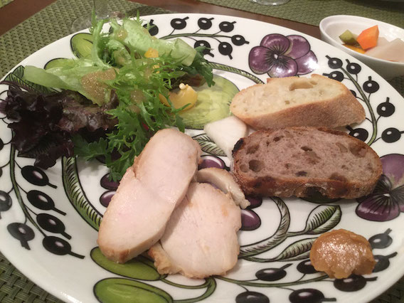メンバーの一人森真弓さんの手料理に舌鼓