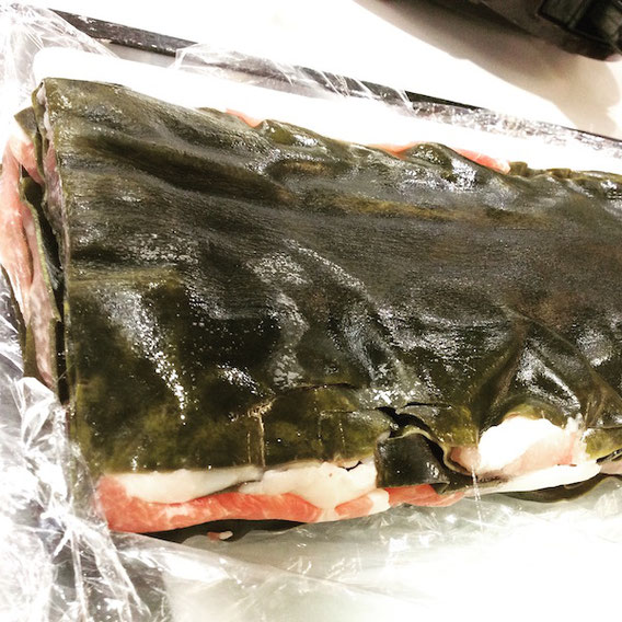 あるイベントで約40名分の豚肉の昆布〆を準備した時の写真