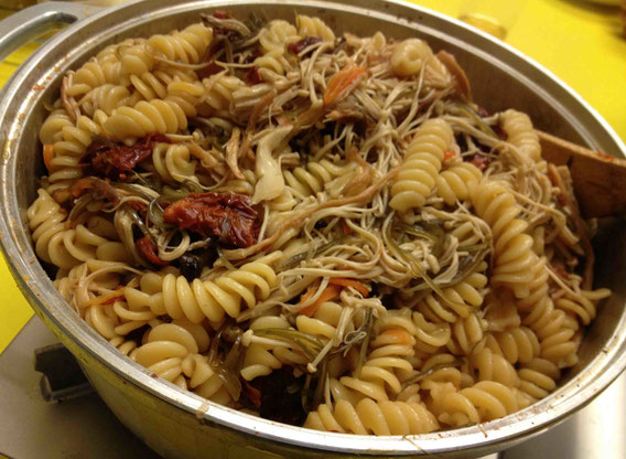 鍋一つ。パスタの別茹でなし。捨てる水無のパスタ。