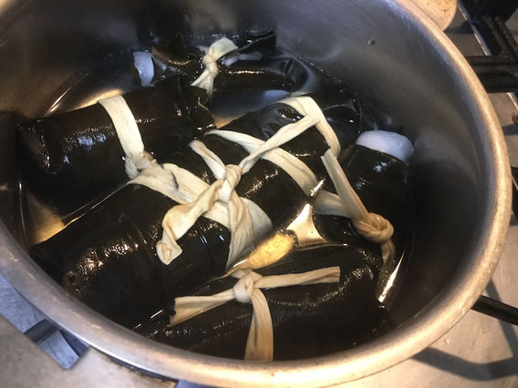 鮭の切り身と豚肉を巻いて干瓢で縛りました