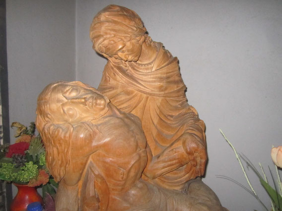 Pieta - Holzskulptur (1954) von Geraldo (Gerhard Otto) Roderfeld OSM (+ 1988 in Brasilien)