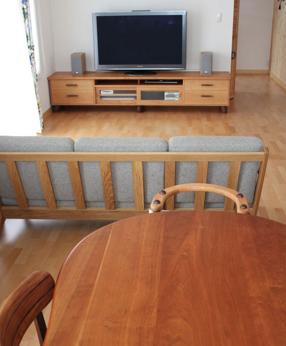 アメリカンチェリーの大きなテレビ台（つくば市・Y様邸） - 無垢