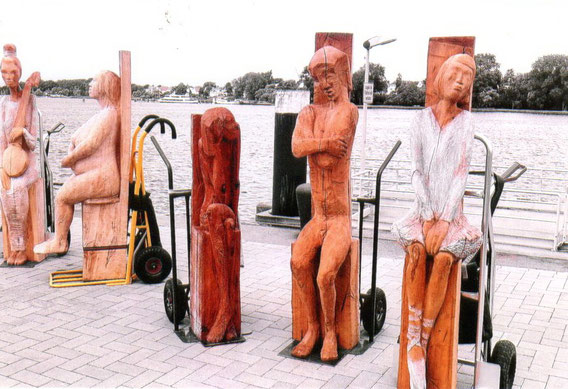 Die Wartenden am Stadthafen in Rostock