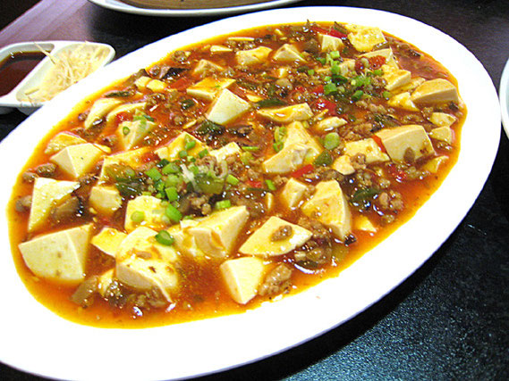 麻婆豆腐。4種類のセット(199バーツ)の一品。まずまずの味。