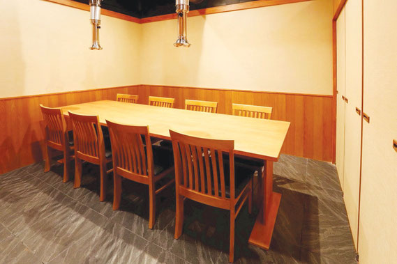 個室は4人用、6人用、8人用の3部屋。つなげて使用も可能です