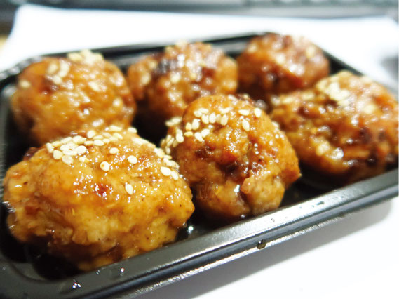 トム&マミーの肉団子の別売りは6個で120バーツ