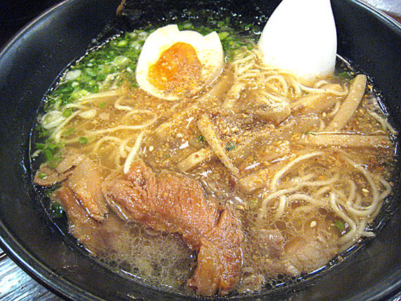 ばさらかラーメン 89バーツ。山小屋ラーメンよりは、やはり満足感は少々落ちる