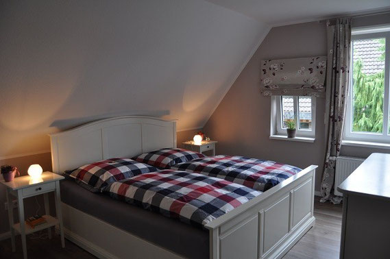 Schlafzimmer 1