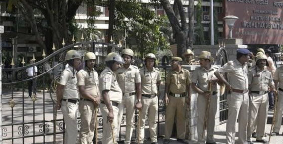 この画像は、インド人の難民ビザから結婚ビザへの切り替えの場合、インド大使館がその申請者に不寛容な様子のイメージ写真になります・