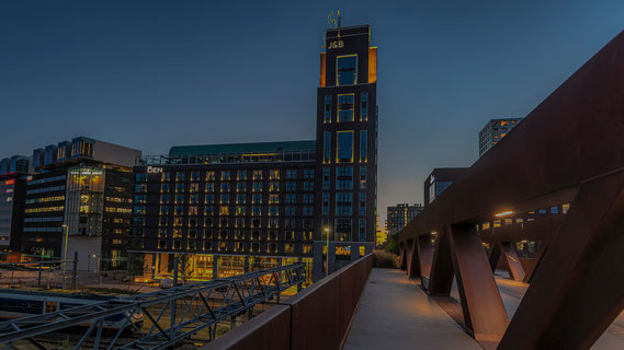 Hotel The Den 