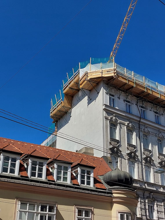 Fotos: Berzl / Wolf, Zeichnungen © topsieben-Architekten