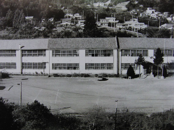 昭和48年に撮影。旧吉里吉里中学校。