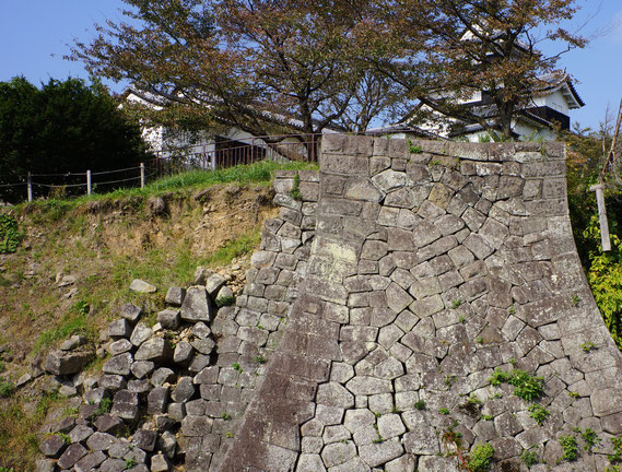 竹ノ丸南面の石垣　東日本大震災で崩壊　滋賀の穴太衆の職人の力を借りて修復の予定