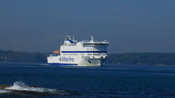 Armorique (2) quittant Cork en direction de Roscoff.