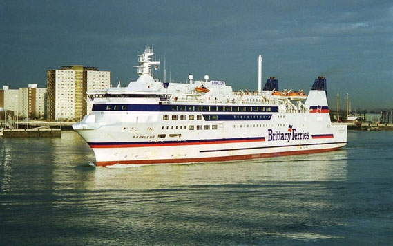 M/V Barfleur en train de quitter le port de Portsmouth.