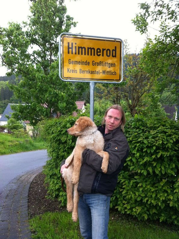 Fast hätten wir am Wochenende Überraschungsbesuch bekommen, leider haben die beiden das falsche Dorf erwischt. Man achte bitte auf Bookers Beine! 27.Mai