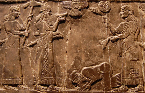 Jehu, der König von Israel, wirft sich vor dem assyrischen Herrscher Salmanassar III. nieder (ca. 827 v.Chr.) / Quelle: Wikipedia (lizenziert; Autor: Steven G. Johnson)