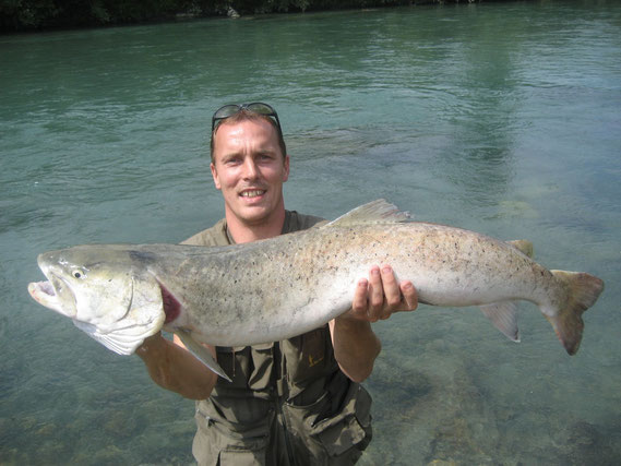 Michael Kopitsch hatte im Juni 2010 Petriglück. Ein Huchen mit einer Länge von 111cm, 12,5 kg.