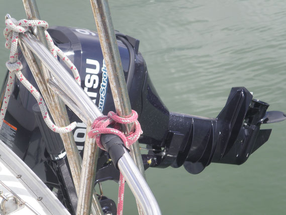〈Aeolusに新たに搭載された4ストローク船外機〉