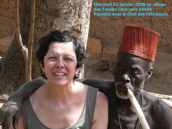 Paulette avec le Chef des Féticheurs du village des Tanéka Coco. Un personnage très important en matière de décisions prises au village et de santé des habitants. 291 Ko.