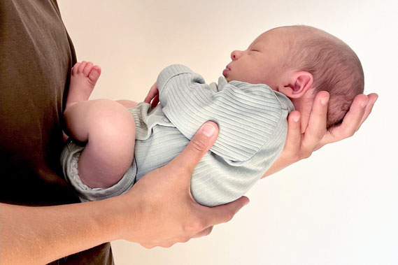 Osteopathie ist eine sanfte Behandlungsmethode, die Kindern helfen kann in eine symmetrischere Position zu kommen.