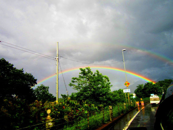 美しい虹の架け橋