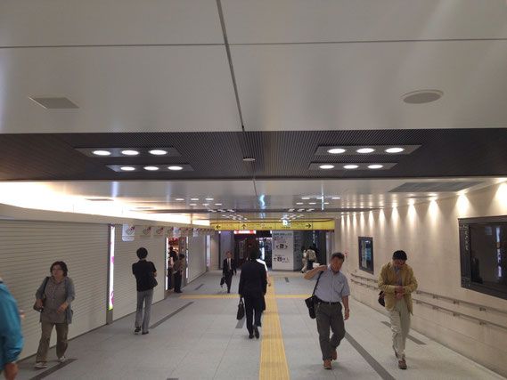 東京駅通路 LEDダウンライト