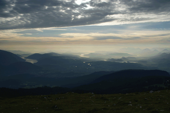 Beim Abstieg nochmals der Blick über Villach nach Osten