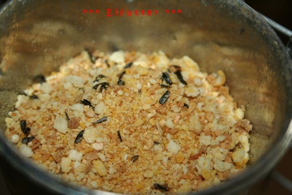 Eifutter mit Zwieback, Honig, Bisquit, Nigersaat ...