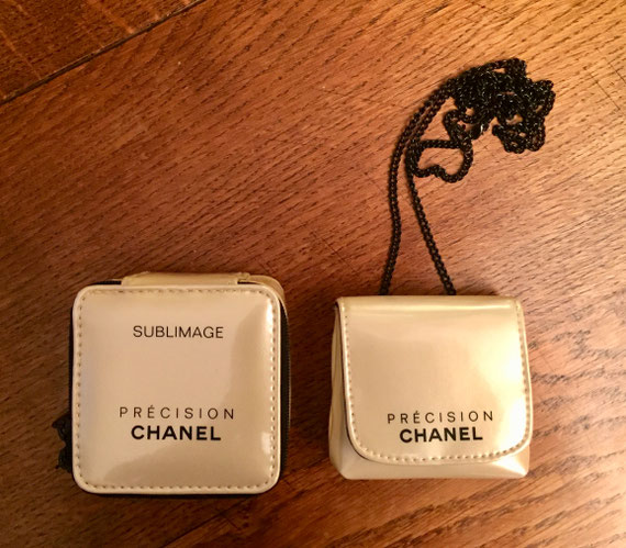 CHANEL - 2 TROUSSES BEIGES DE LA LIGNE DE SOINS "PRECISION"