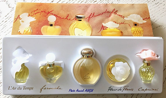 2) LE MÊME COFFRET AVEC SES DEUX BOÎTAGES - A NOTER LA PRESENCE DE LA MINIATURE FAROUCHE, EN VERRE TRANSPARENT