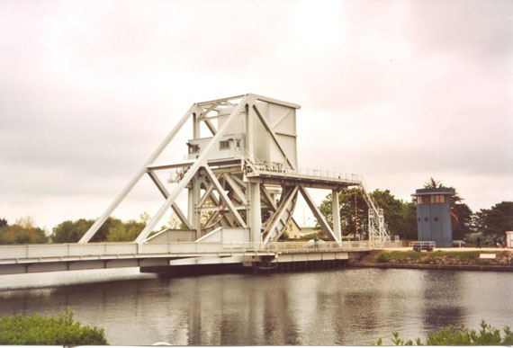 The Pegasus bridge on the channel of Caen is a recent bridge. The old bridge can be seen beside the Pegasus Memorial; its code name was Euton 1, Euton 2 was that of Ranville bridge on the river Orne.