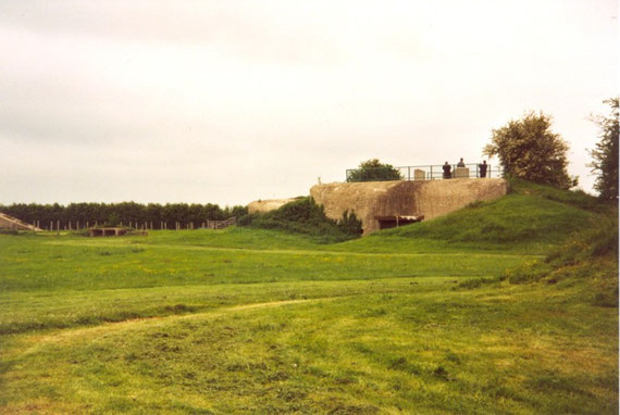 The museum is located in the casemate N° 1 of the battery. It recalls the fighting and the attack by the British parachutists. It shows an important collection of weapons, equipments, uniforms and documents linked to the battle.