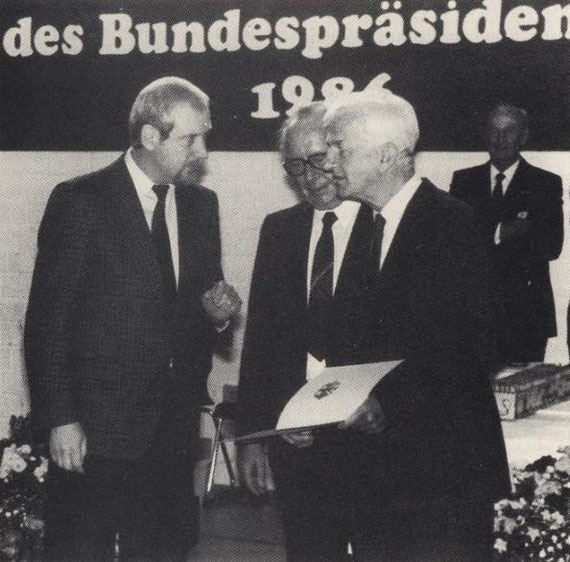 Bundespräsident Richard von Weizäcker mit Dieter und dem Präsidenten des Deutschen Sportbundes, Hans Hansen