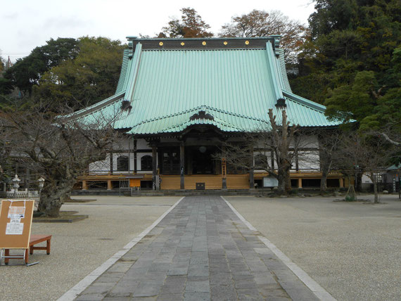 荘厳な根本道場の本堂