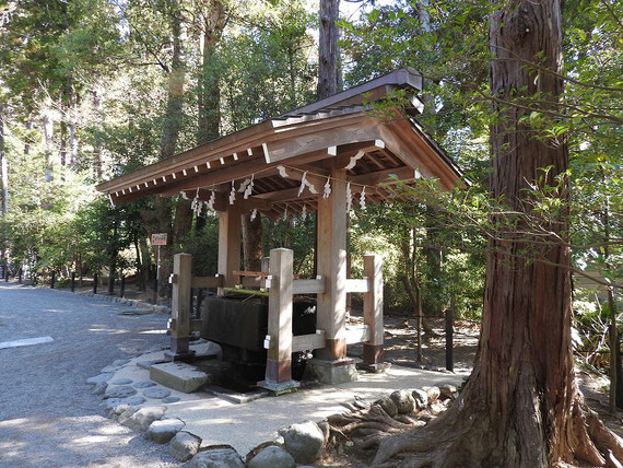 白旗神社　手水舎