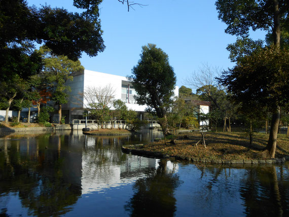 平家池ほぼ対岸から　