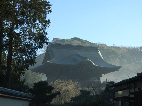 朝靄の三門