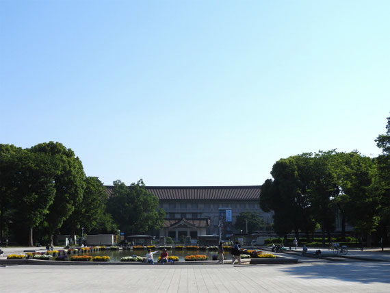 上野公園から本館正面