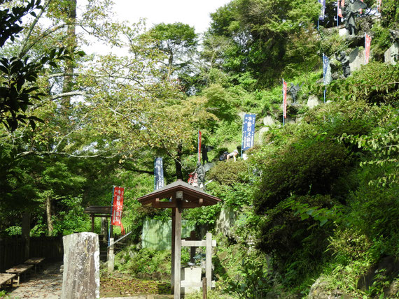 半僧坊　水舎から上りの階段