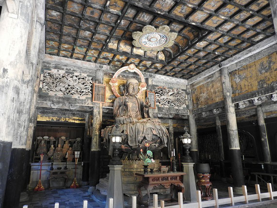 仏殿　地蔵菩薩坐像