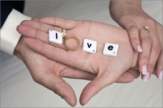 リングを使ってLOVEを表現