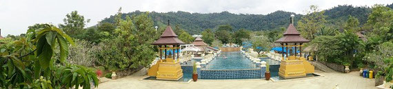 Garten und Pool-Anlage des Centara Seaview Resorts Khao Lak