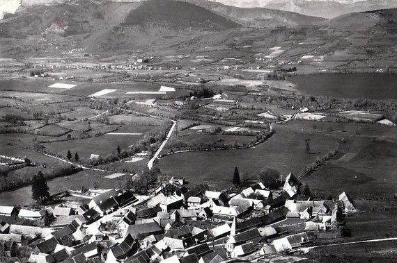 Vue aérienne du village et de ses environs