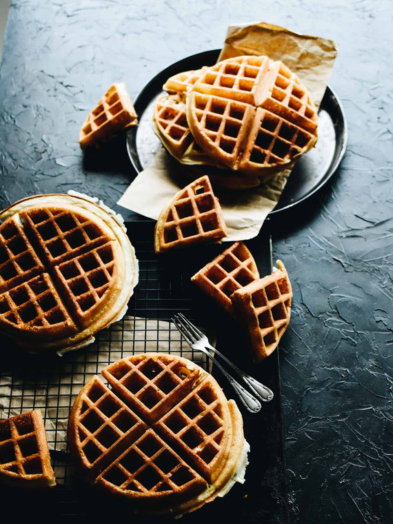 SCHNELLE WAFFELN MIT BUTTERMILCH