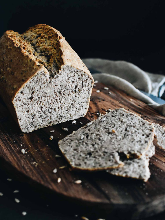 DINKEL-NUSS-BROT OHNE GEHEN MIT START IM KALTEN OFEN