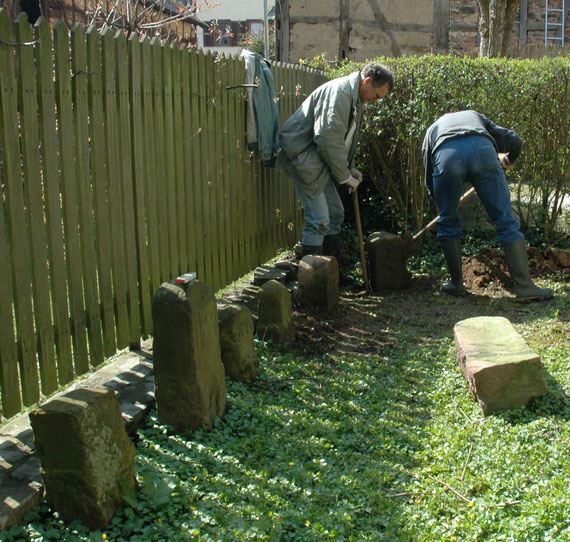 ... Ein Grenzsteinlapidarium entsteht ...       (Foto Karsten Brunk)