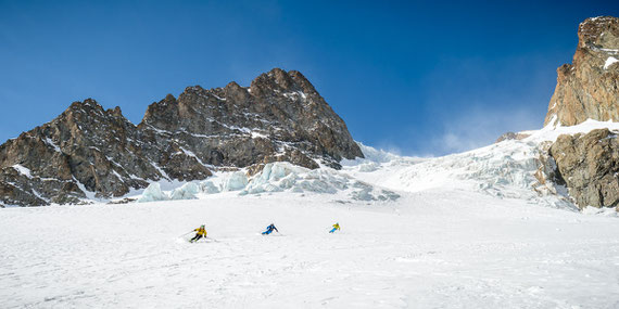 Descente du Glacier de l'Homme avec Benj, Thibo et Quentin (photo Alexandre Buisse)