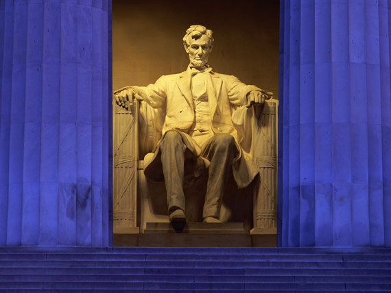 Lincoln memorial (close-up)
