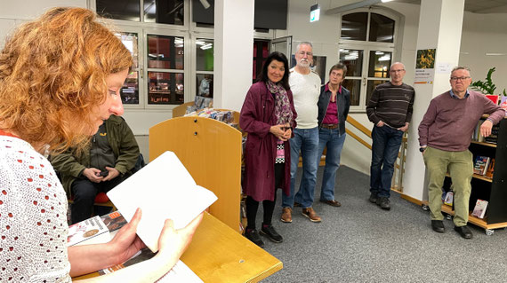 Susanne Kammer vom EineWelt-Forum Mannheim bei der Vernissage